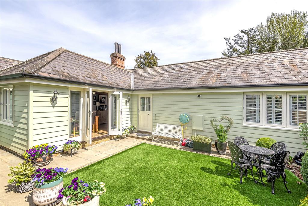The Stables, Gilston Park, Gilston, Essex, CM20 2 bed bungalow £550,000