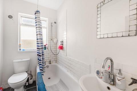 24b Piper Road, Kingston Upon Thames, KT1 3EX