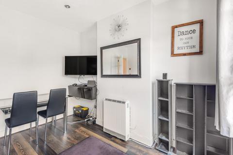 24b Piper Road, Kingston Upon Thames, KT1 3EX