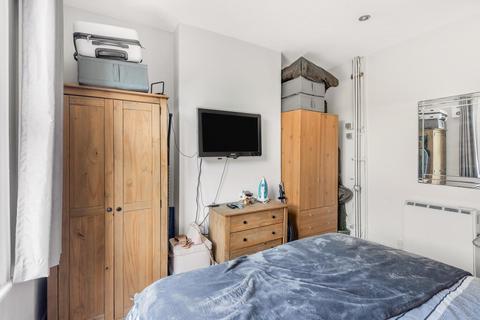24b Piper Road, Kingston Upon Thames, KT1 3EX