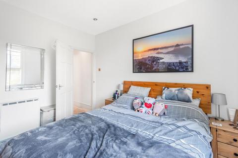 24b Piper Road, Kingston Upon Thames, KT1 3EX