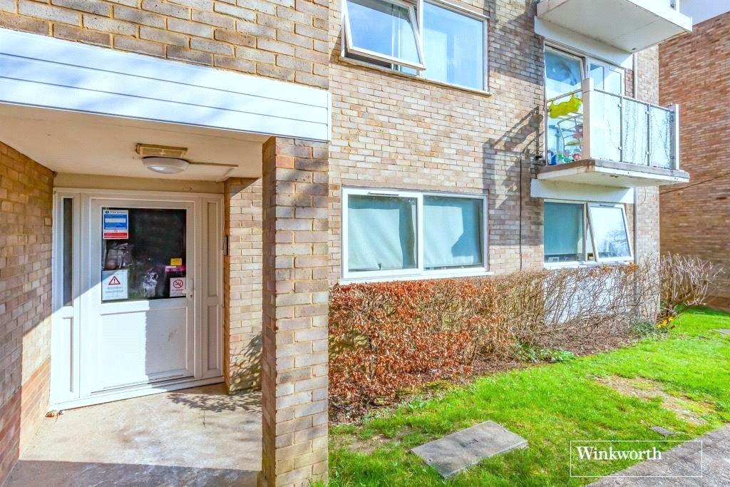 Brook Court, Watling Street, Radlett, WD7 1 bed apartment £275,000