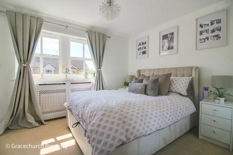 14 Long Grove, Harold Wood, Romford, RM3 0WN