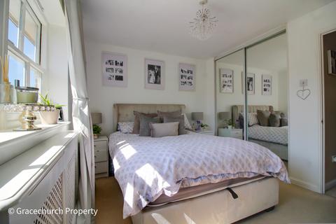 14 Long Grove, Harold Wood, Romford, RM3 0WN