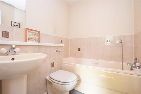 24 Abinger Drive, Redhill, RH1 6SY
