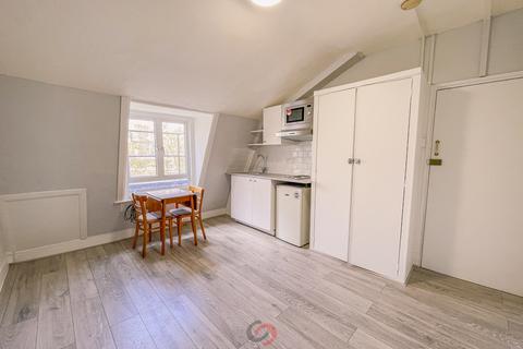 Studio to rent, Sussex Gardens, Paddington, London  W2