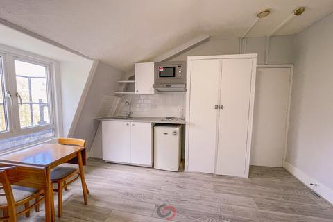 Studio to rent, Sussex Gardens, Paddington, London  W2