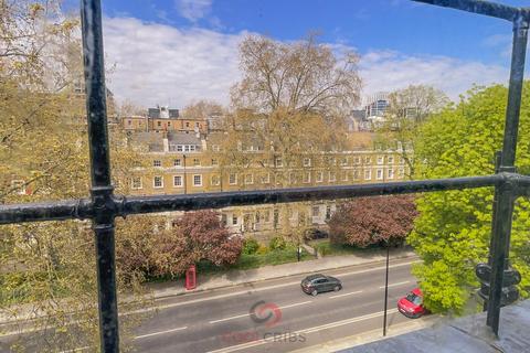Studio to rent, Sussex Gardens, Paddington, London  W2