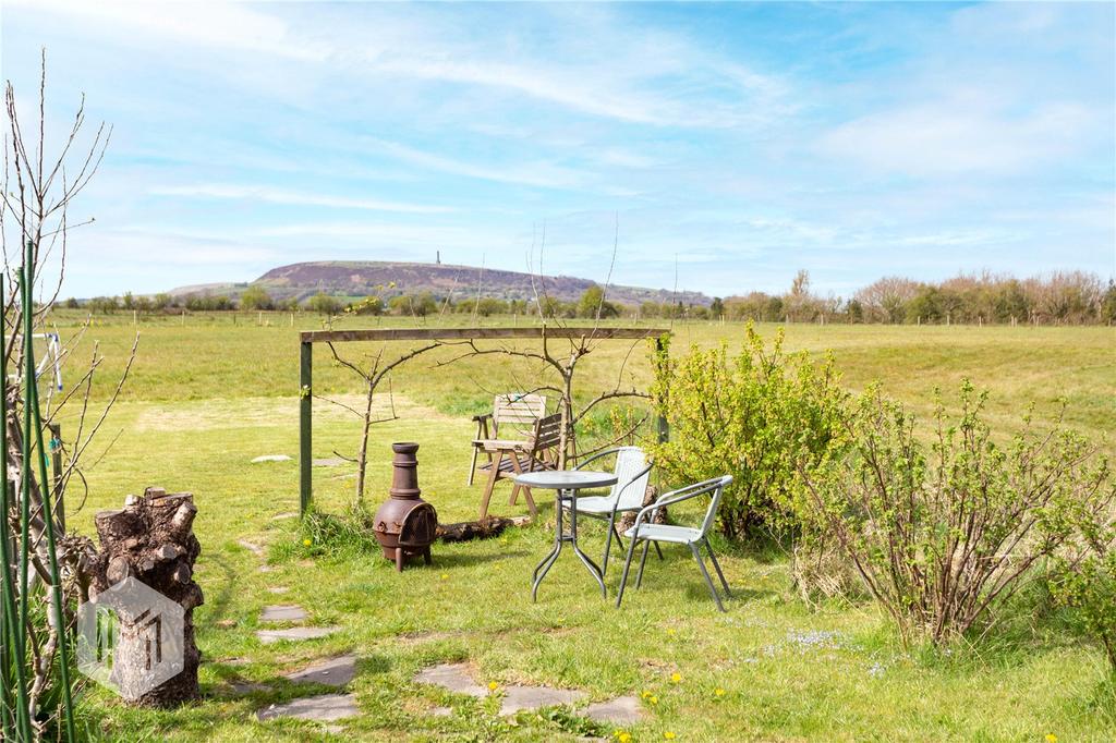 Springside View, Bury, BL8 3 bed terraced house £260,000