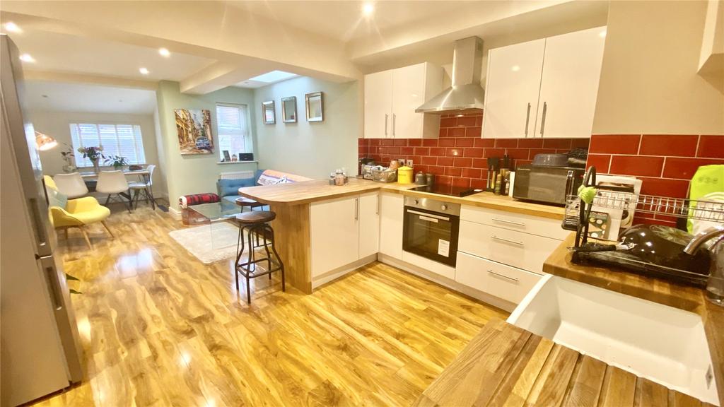 Filey Road, Reading, Berkshire, RG1 3 bed end of terrace house £335,000