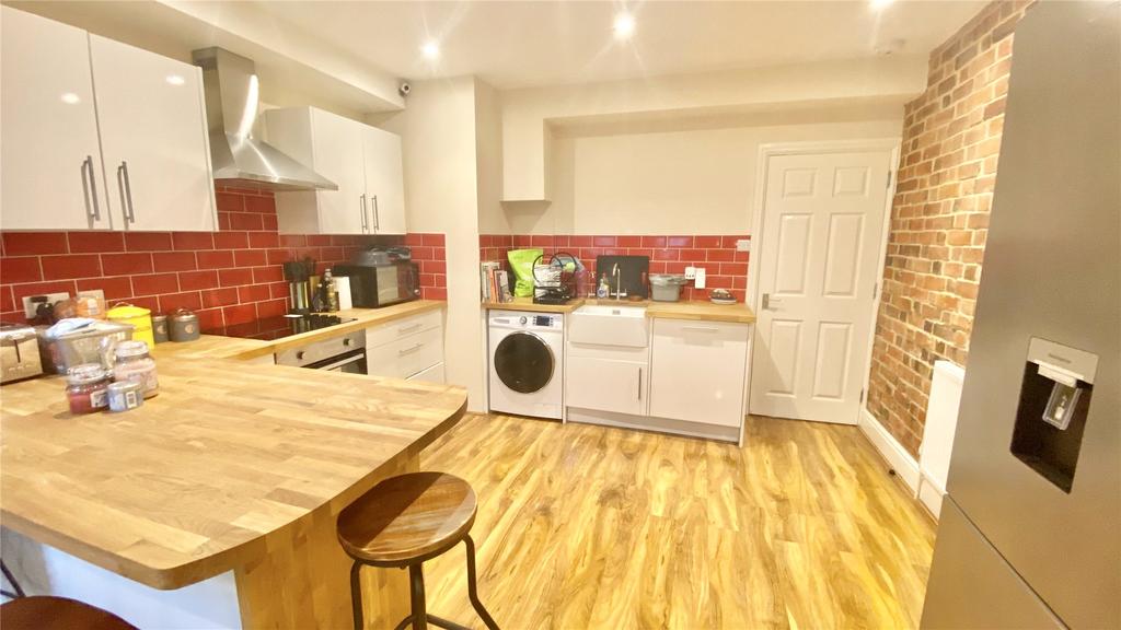 Filey Road, Reading, Berkshire, RG1 3 bed end of terrace house £335,000