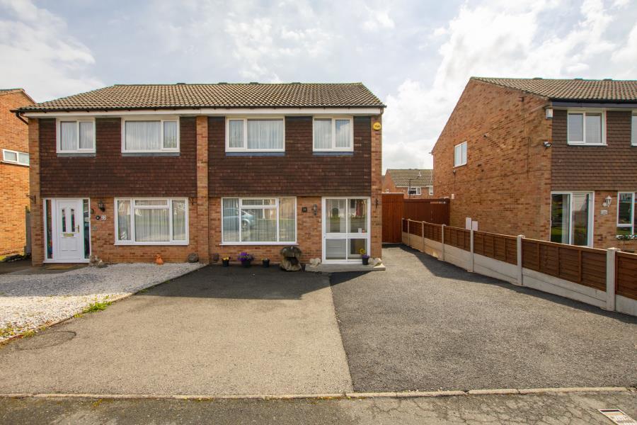 Regency Gardens, Yardley Wood, B14 4JS 3 bed semidetached house £240,000
