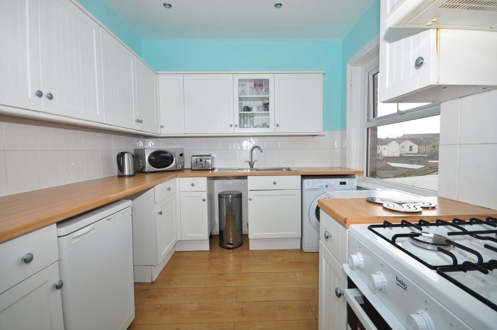 Ernest Road Portsmouth PO1 3 bed flat £900 pcm (£208 pw)