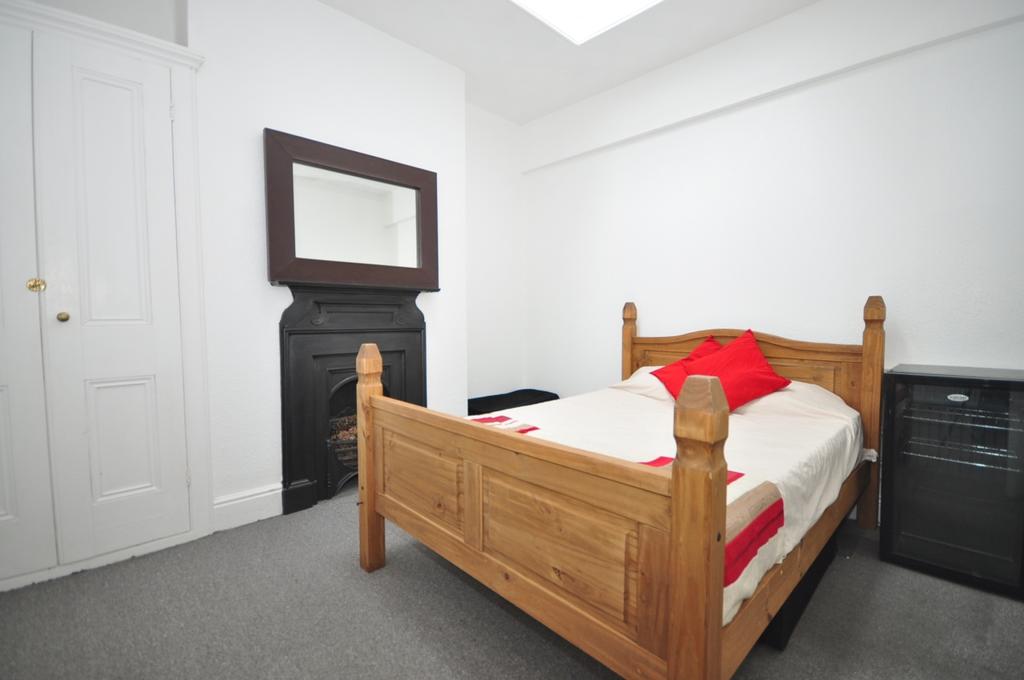 Ernest Road Portsmouth PO1 3 bed flat £900 pcm (£208 pw)