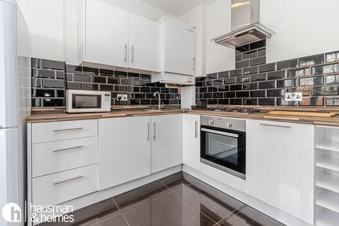 2 bedroom flat to rent, Golders Way, Golders Green