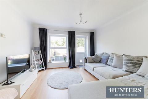 12 Edwards Close, Worcester Park, KT4 8PE