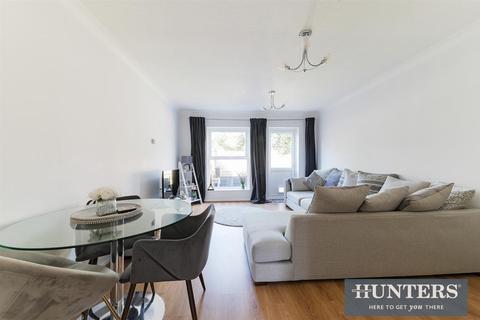 12 Edwards Close, Worcester Park, KT4 8PE