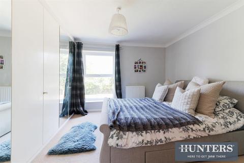 12 Edwards Close, Worcester Park, KT4 8PE