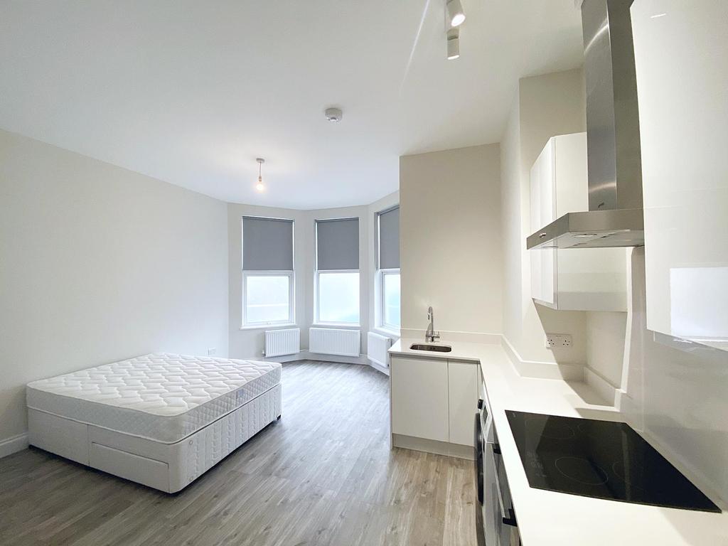Telford Avenue, Streatham Hill, SW2 Studio £950 pcm (£219 pw)