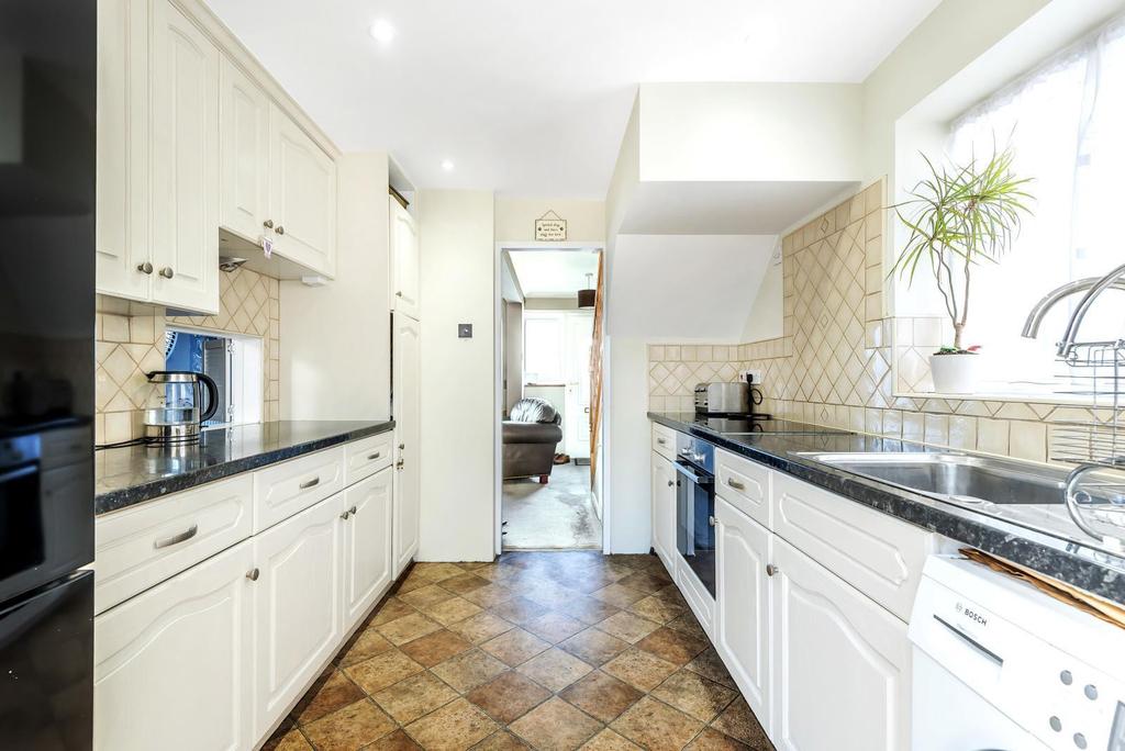Fullerton Road, Byfleet, KT14 3 bed semidetached house £425,000