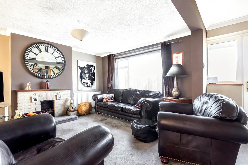 Fullerton Road, Byfleet, KT14 3 bed semidetached house £425,000