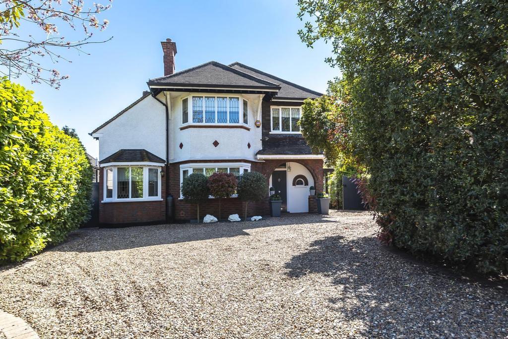 Oatlands Drive, Weybridge, KT13 4 bed detached house for sale £1,295,000