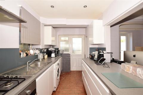 41 Ashley Avenue, Folkestone, CT19 4PS