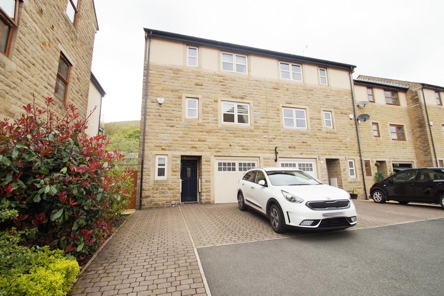 11 Tenterfield Close, Greenfield OL3 4 bed townhouse £339,995