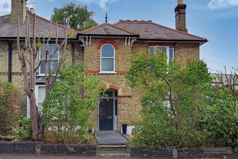 2 bedroom maisonette for sale, Station Road, N21