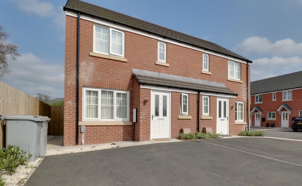 Holly Drive, The Heath, Sandbach, CW11 3 bed semidetached house £180,000