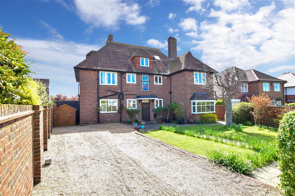 Waldron Road, Broadstairs, Kent 6 bed detached house - £1,100,000