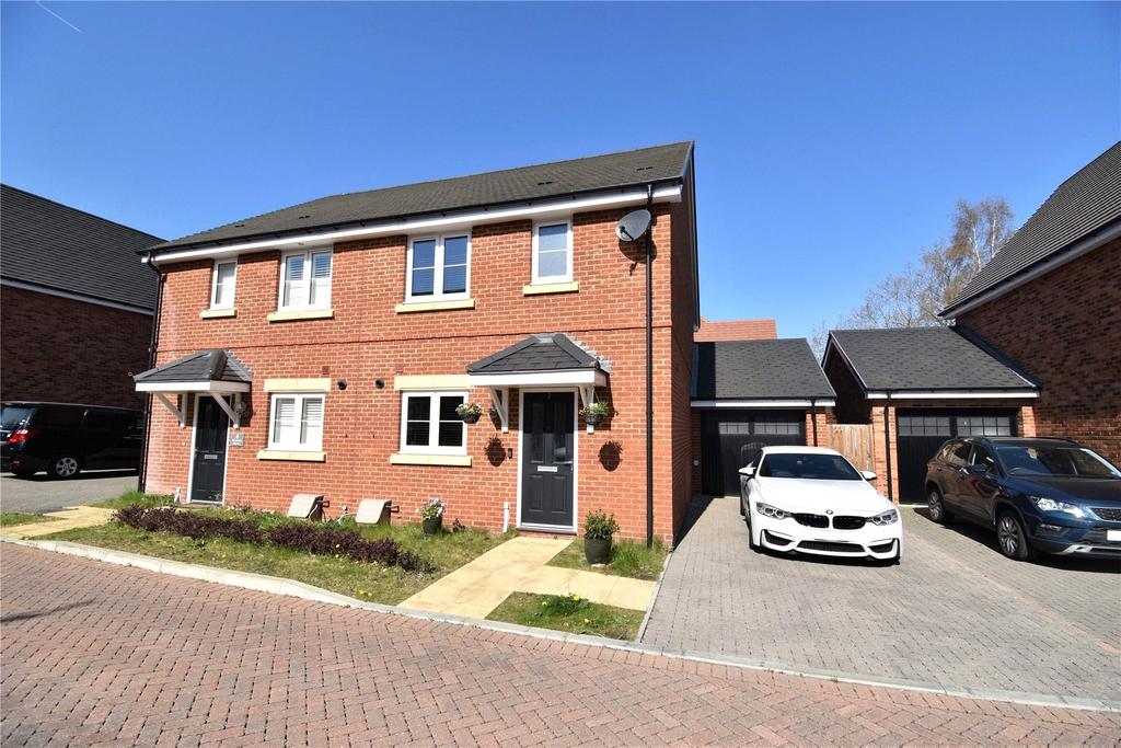 Skylark Mews, Farnborough, Hampshire, GU14 3 bed semidetached house