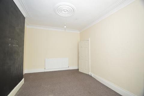 4 bedroom ground floor maisonette to rent, Eastbourne Avenue, Gateshead, NE8