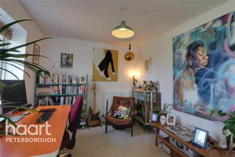 2 bedroom flat to rent - James Avenue