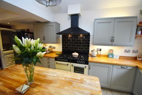 35 Coniston Avenue, Solihull, B92 7NS