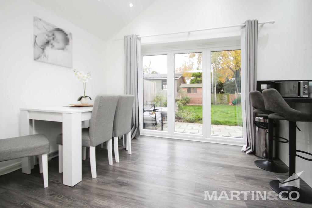 Ongar Road, Writtle 3 bed detached bungalow to rent £1,700 pcm (£392 pw)