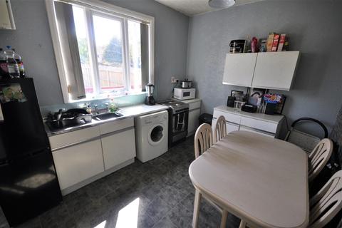 12 Darlington Grove, Moorends, Doncaster, DN8 4TP