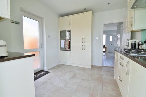 70 Hall Road, Rolleston On Dove, Burton-on-trent, DE13 9BY