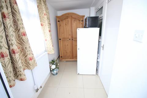 Studio to rent, Osborne Road, HOUNSLOW, Greater London, TW3