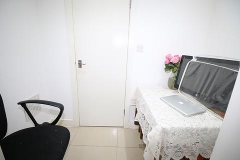 Studio to rent, Osborne Road, HOUNSLOW, Greater London, TW3