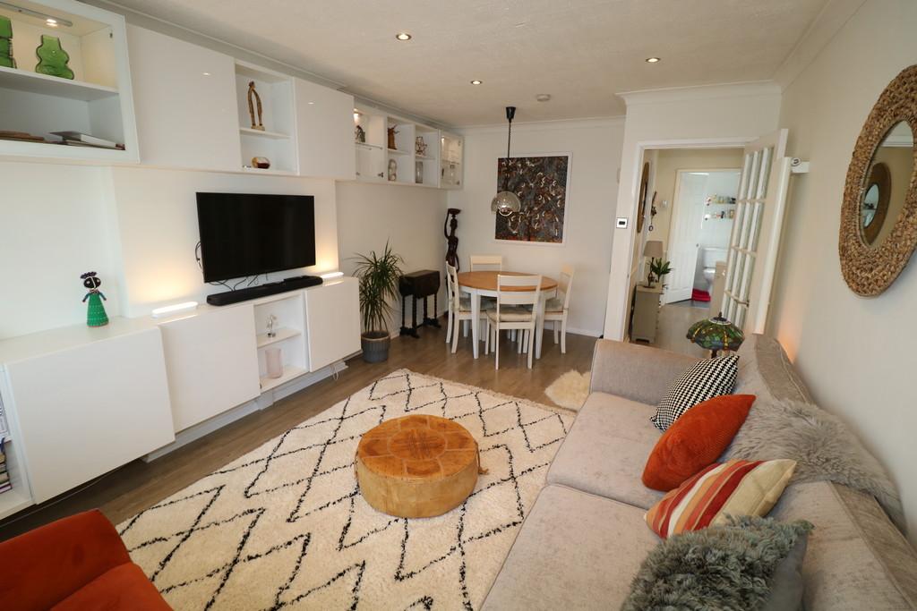 Common Lane, Kenilworth 2 bed apartment £199,950