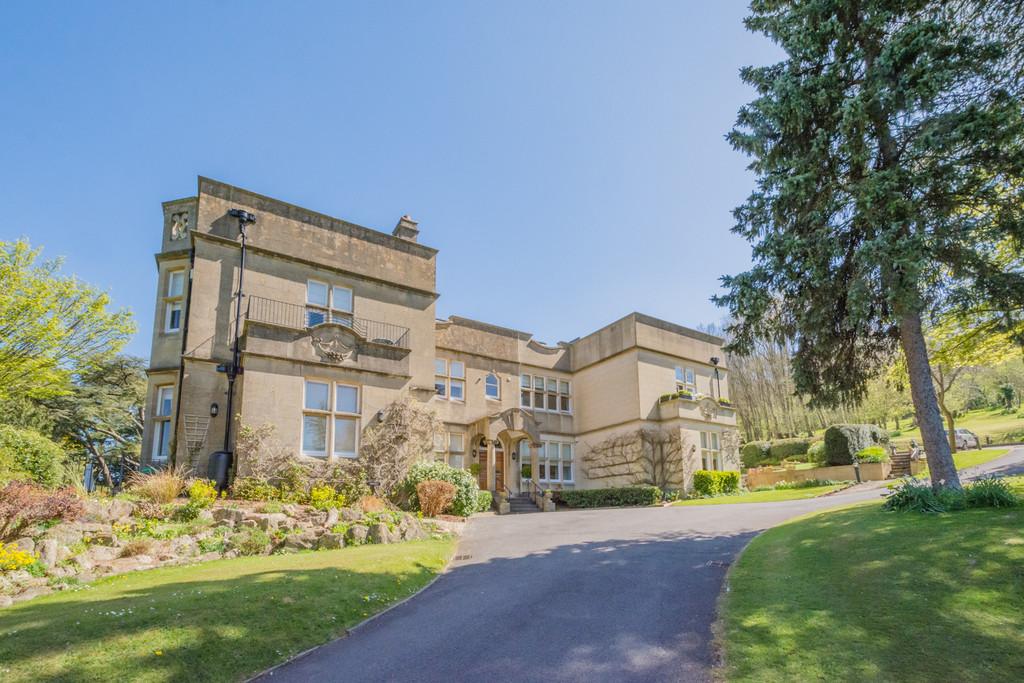 Trossachs Drive, Bath 2 bed £1,850 pcm (£427 pw)