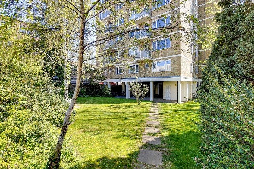Church Garth, Pemberton Gardens, London, N19 2 bed apartment £400,000