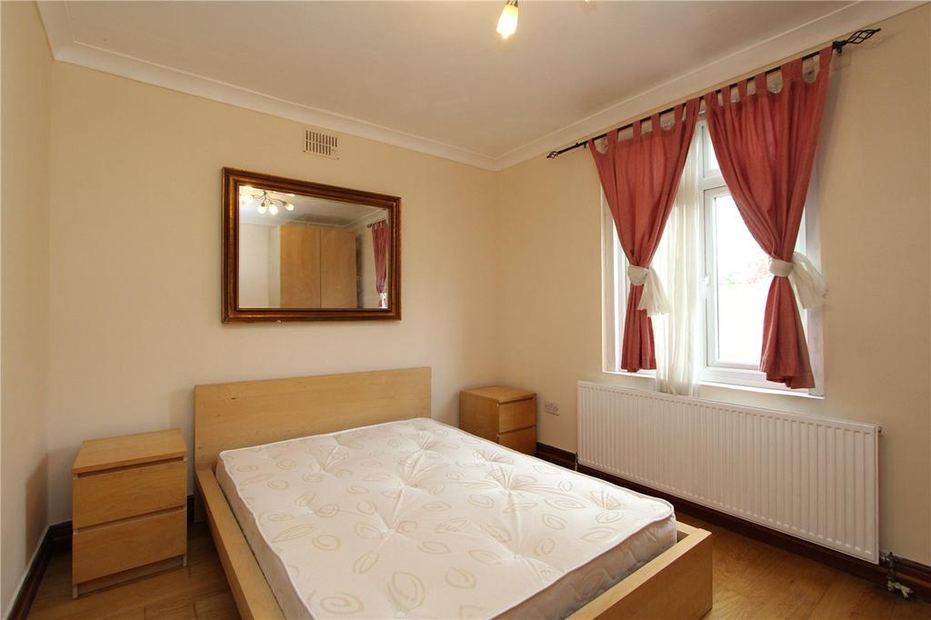 Whitehall Gardens, London, W3 Studio £900 pcm (£208 pw)