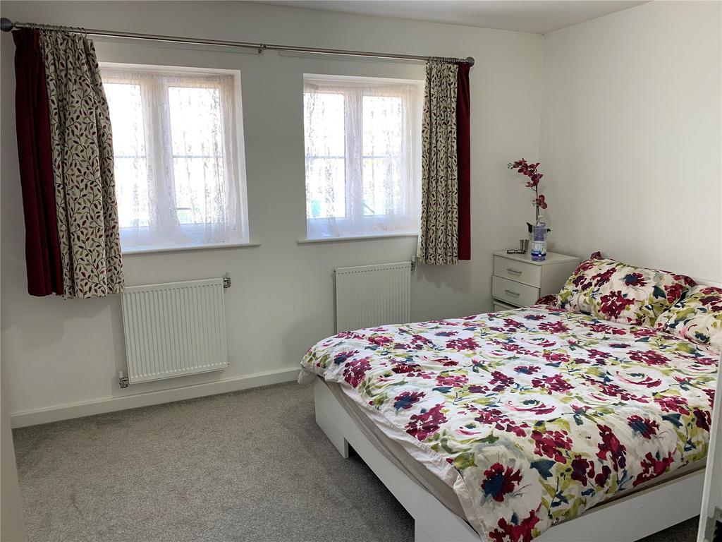 Samuel Peto Way, Ashford, Kent, TN24 2 bed semidetached house £260,000