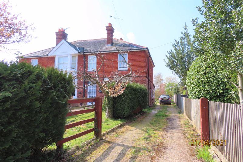 Clapper Lane, Staplehurst 2 bed terraced house £1,150 pcm (£265 pw)