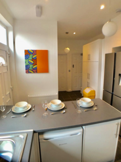 6 bedroom house share to rent - 13 Warmsworth road room 5