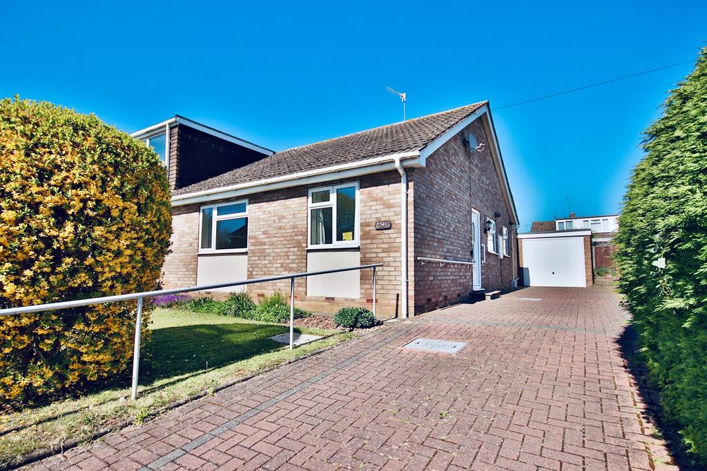 White Horse Close, Lower Wick... 2 bed semidetached bungalow £250,000