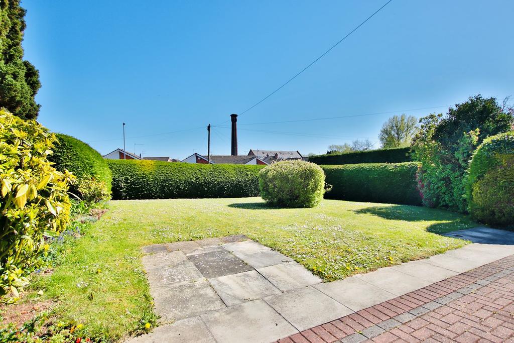 White Horse Close, Lower Wick... 2 bed semidetached bungalow £250,000