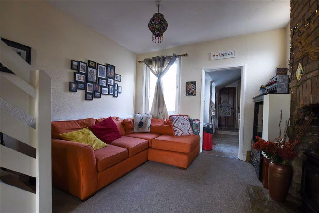 Gold Street, Wellingborough 2 bed terraced house £150,000